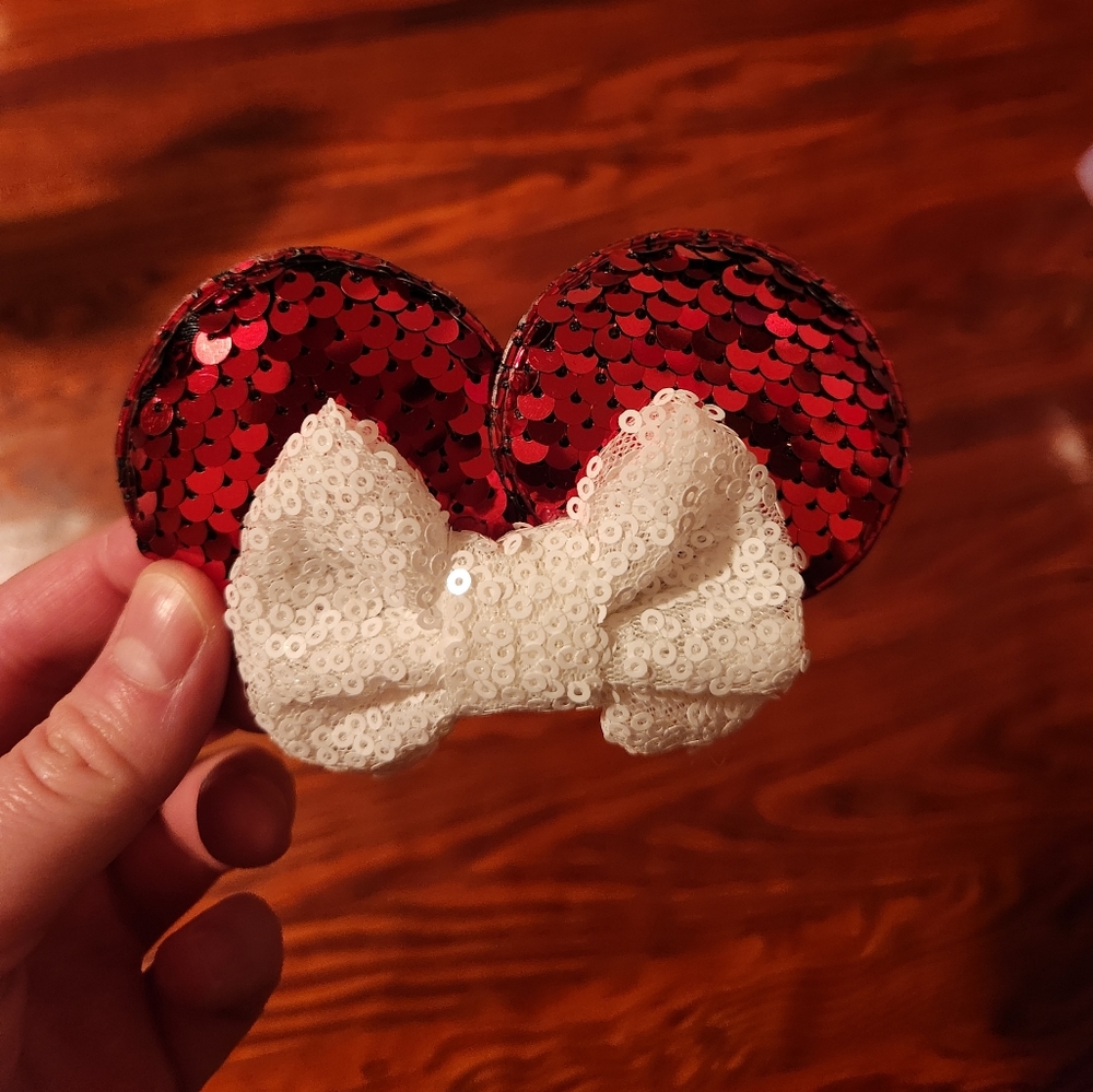 Minnie Mouse hair clip